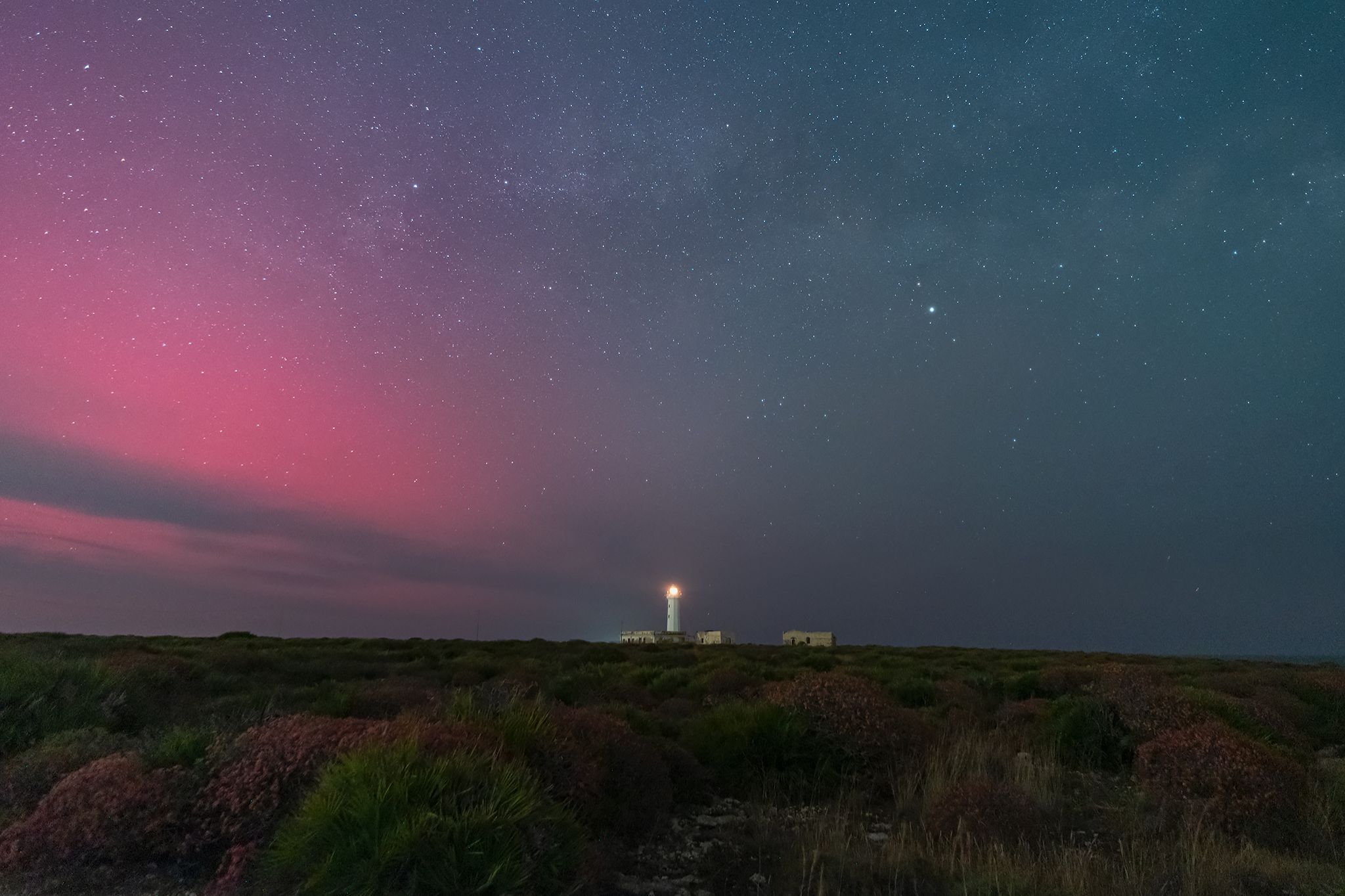 Community photo entitled The red lights of an unforgettable night by Massimo Tamajo on 05/11/2024 at Siracusa, Italy