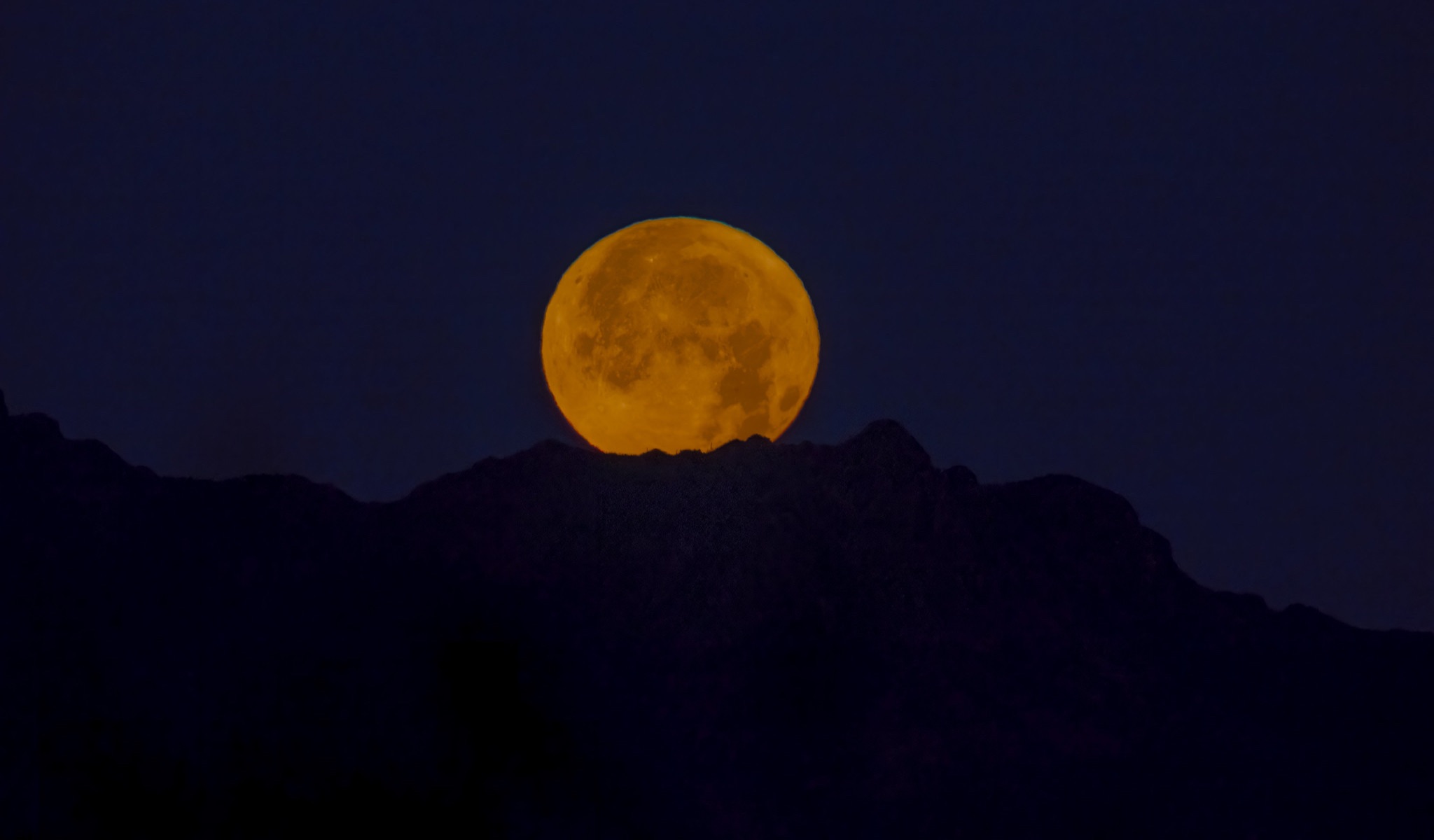 Community photo entitled Moonset in Tucson Arizona by Eliot Herman on 05/23/2024 at Tucson AZ