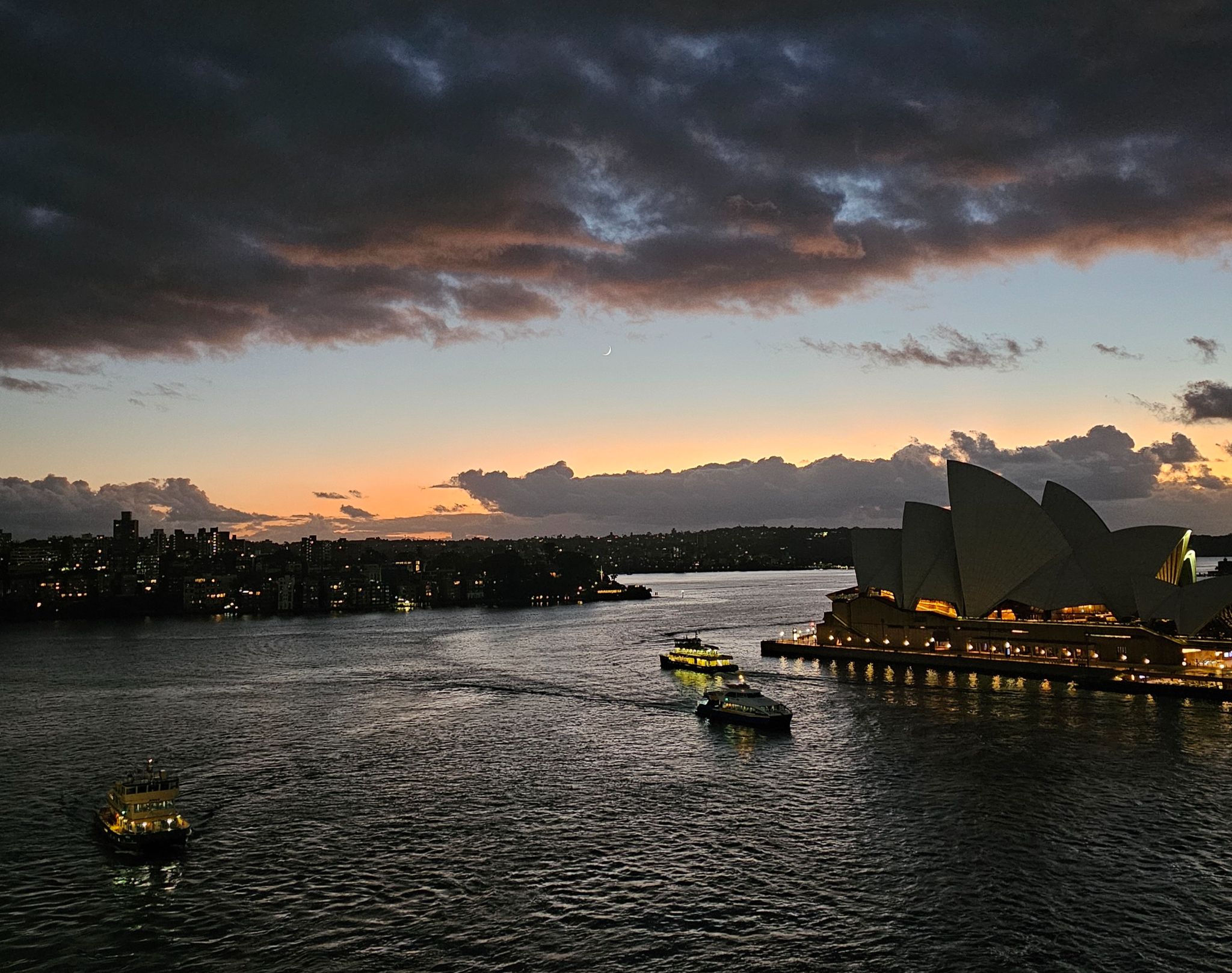 Community photo entitled Crescent moon by Graham Jones on 07/04/2024 at Sydney, NSW, Australia