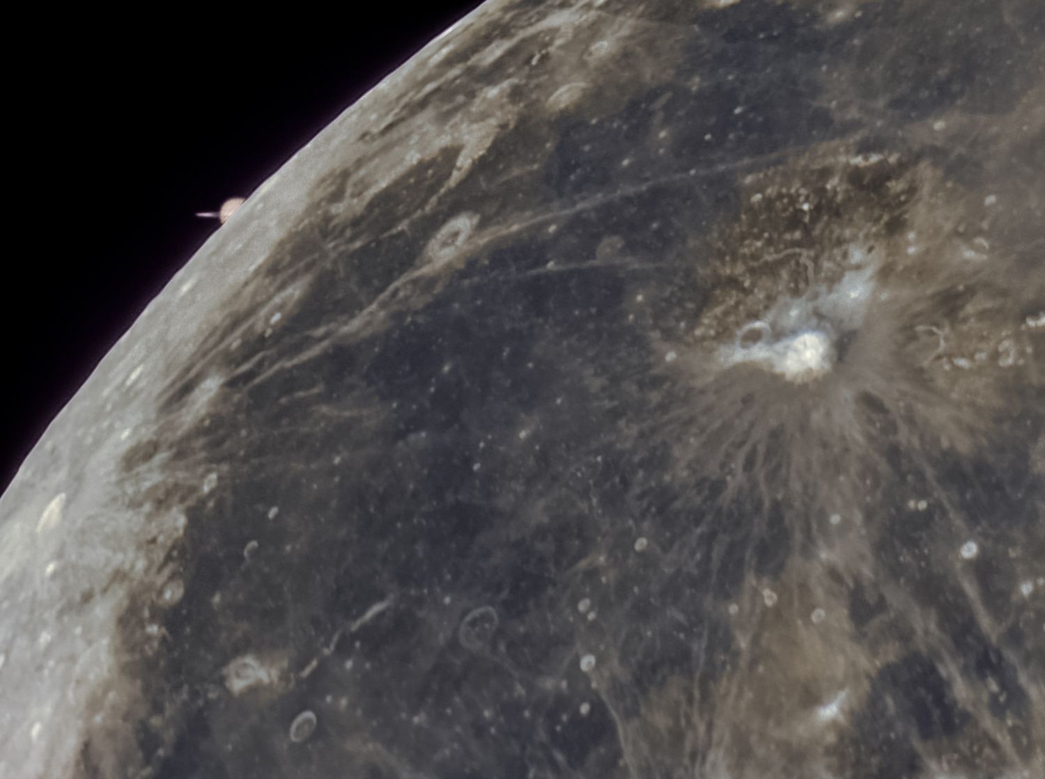 Community photo entitled Saturn hides behind the Moon by EGIDIO VERGANI on 08/21/2024 at Milano-Italy