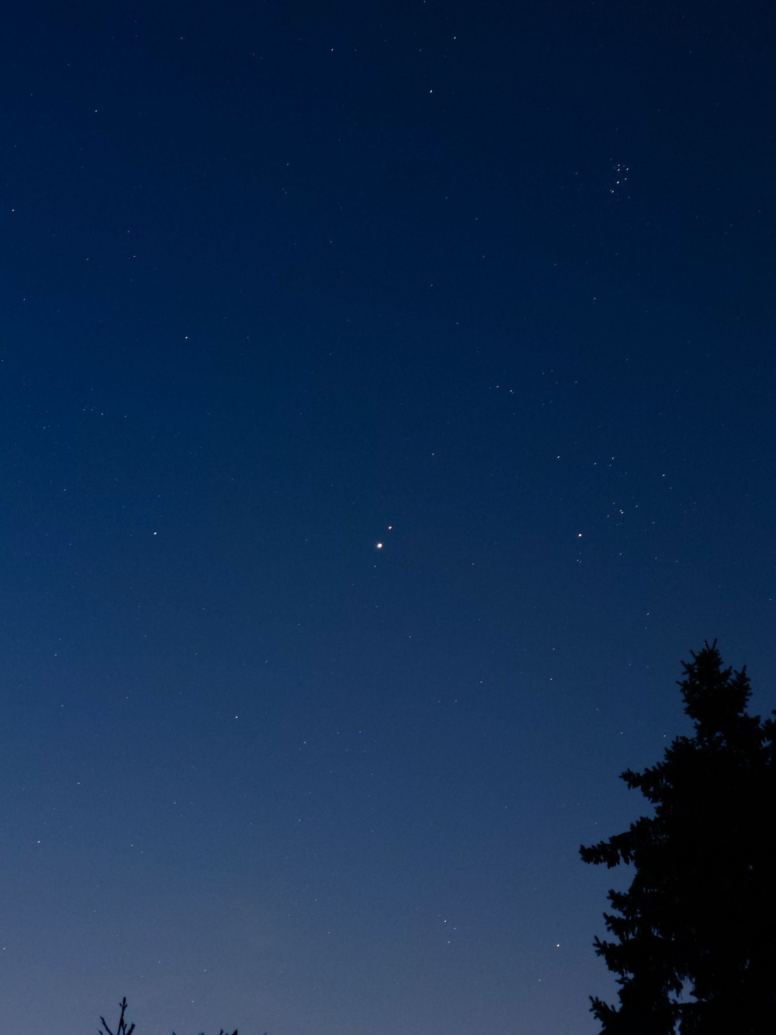 Community photo entitled Jupiter and Mars conjunction 2024 by Atai Anarbek on 08/13/2024 at Budapest, Hungary