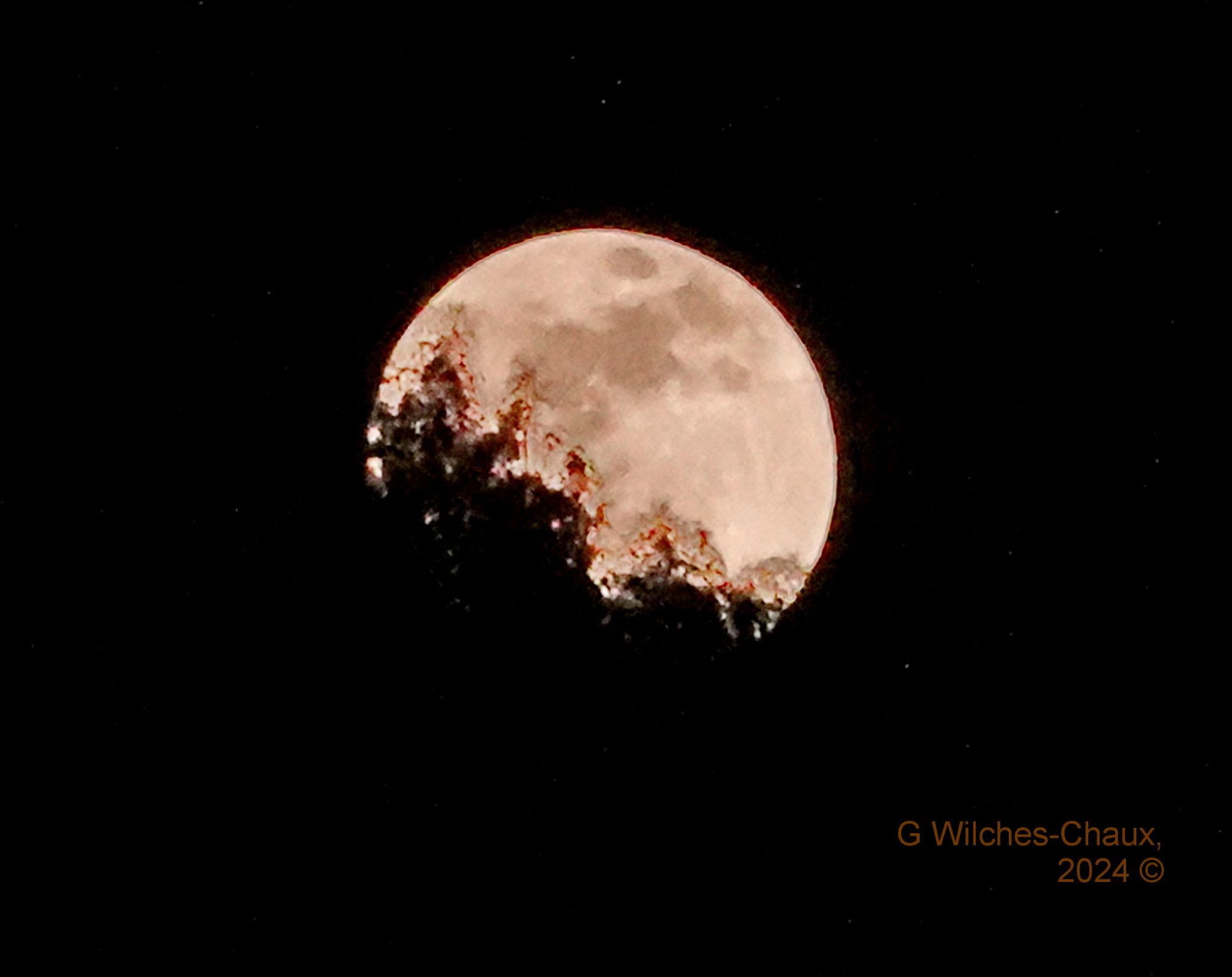 Community photo entitled Moon rise in Bogotá by Gustavo Wilches-Chaux on 08/18/2024 at Bogotá, colombia