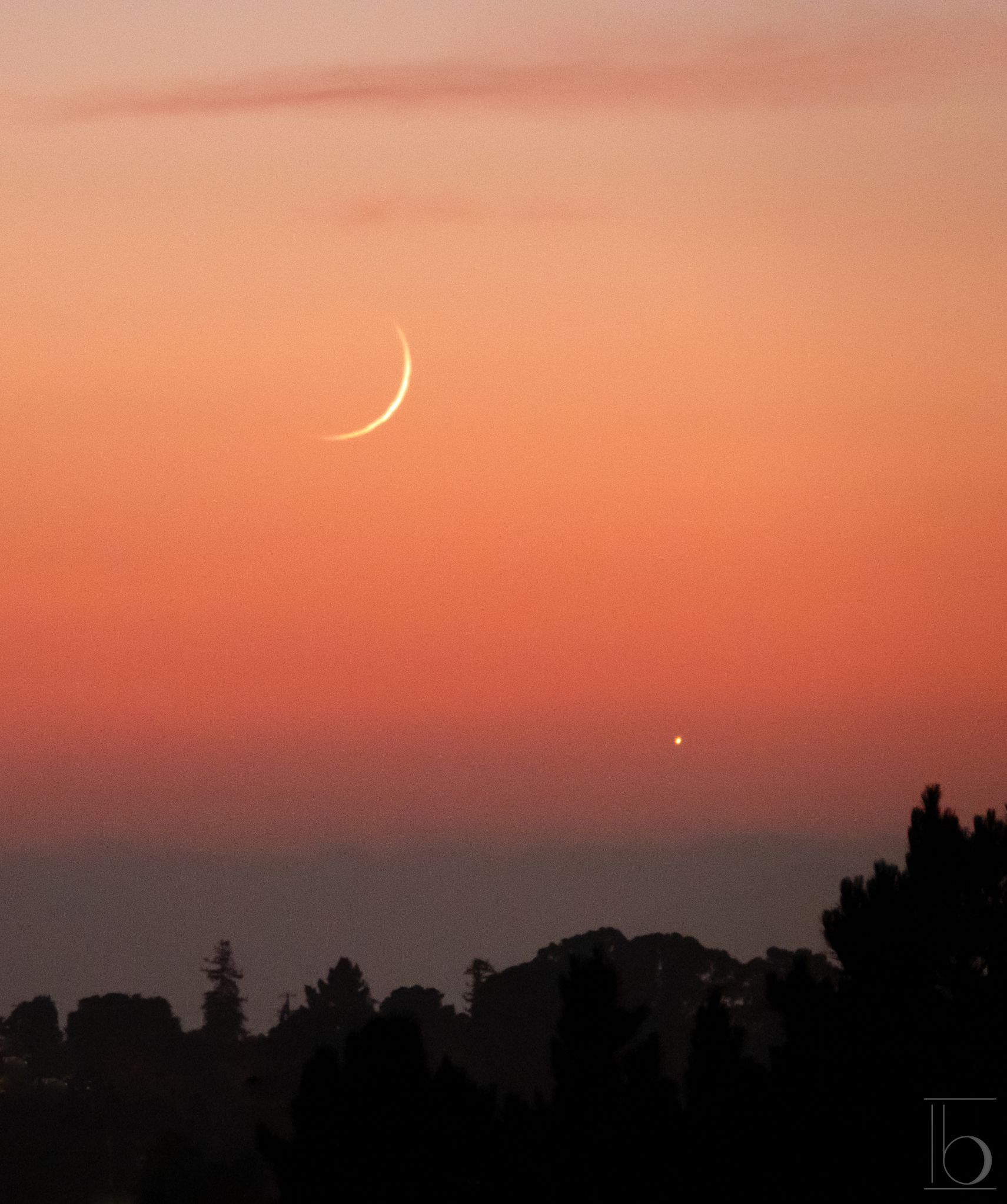 Community photo entitled Young Moon conjunct Venus 8..24 by Gemini Brett on 08/05/2024 at El Sobrante, California