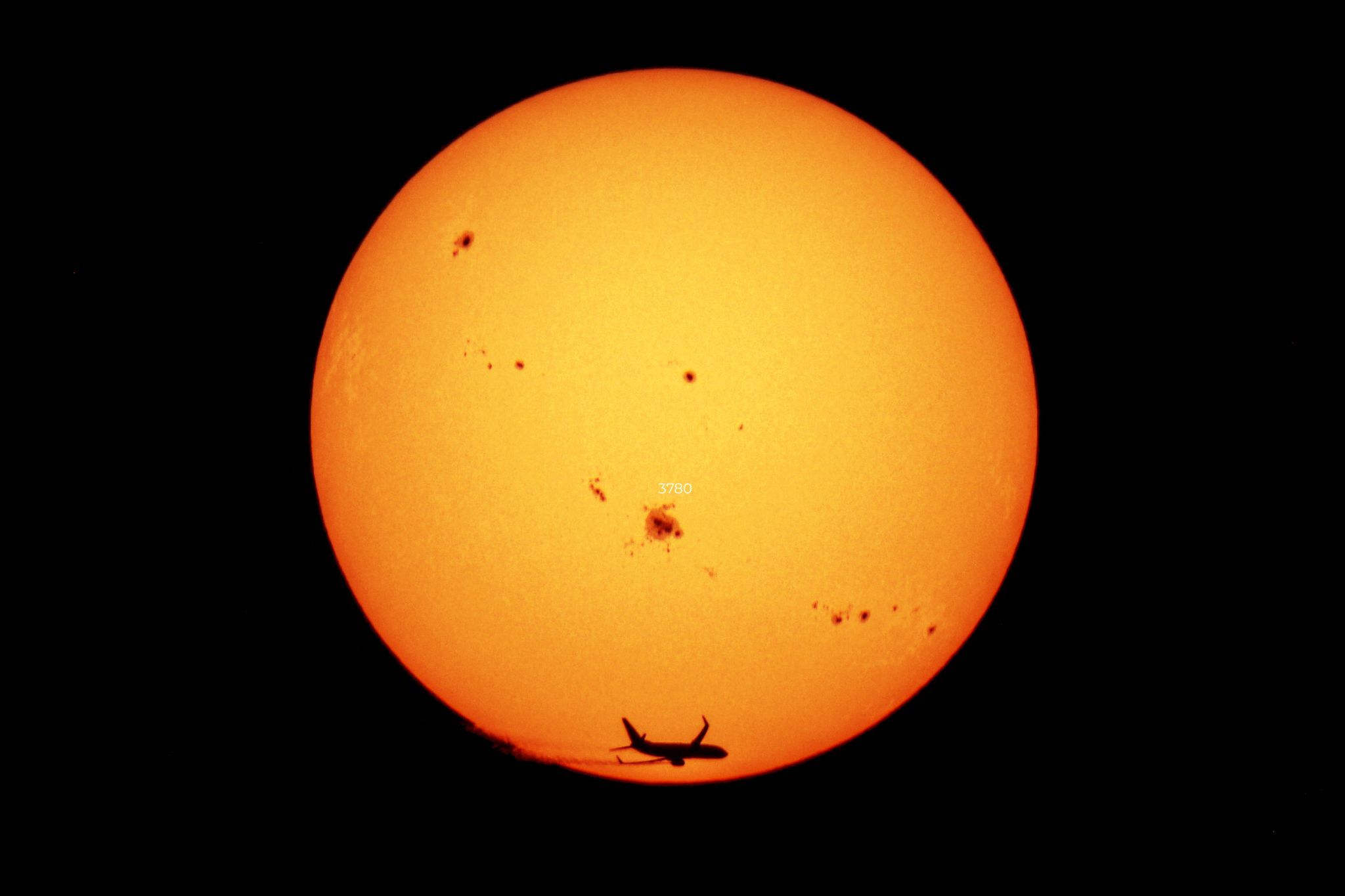 Community photo entitled Sunspot AR3780 by V.LIARD PHOTOGRAPHY on 08/10/2024 at Epernay, France