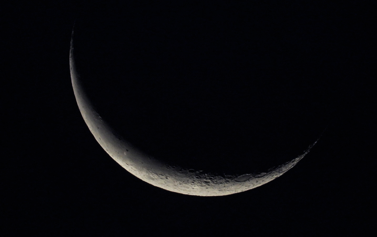 Community photo entitled August 1 Moon by Wes Inman on 08/01/2024 at Torrington Ct.