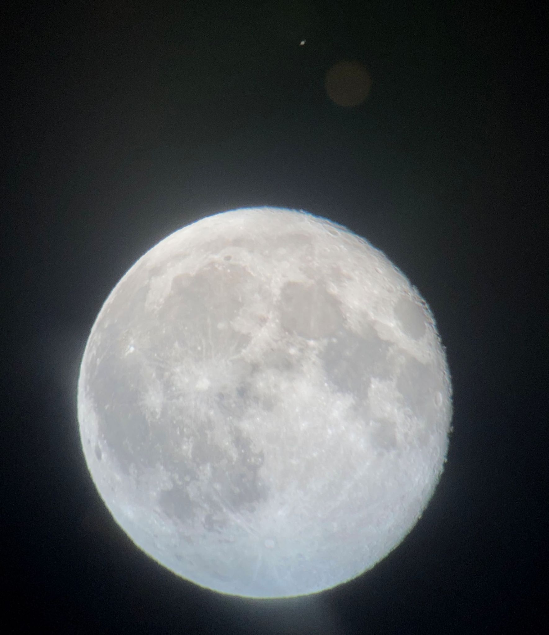 Community photo entitled Conjunction of Moon and Saturn over New York City by Felton Davis on 08/20/2024 at New York City