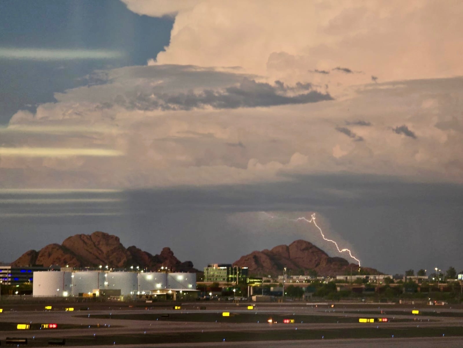 Community photo entitled Desert storm by Mehraj Brar on 08/09/2024 at Phoenix AZ airport