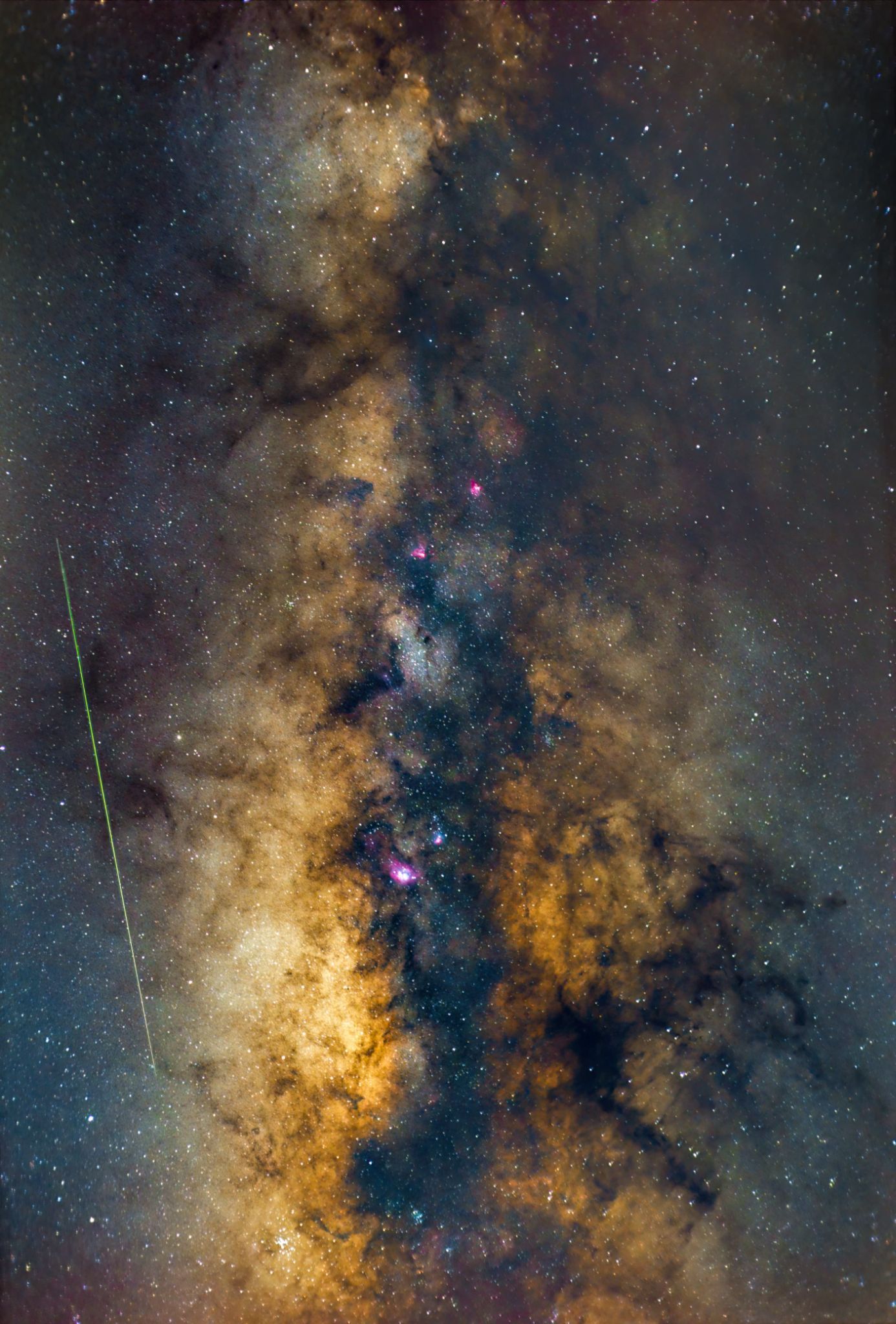 Community photo entitled Milky Way Galaxy with green Meteor by Muhammed Aslam on 08/05/2024 at Sindh, Pakistan