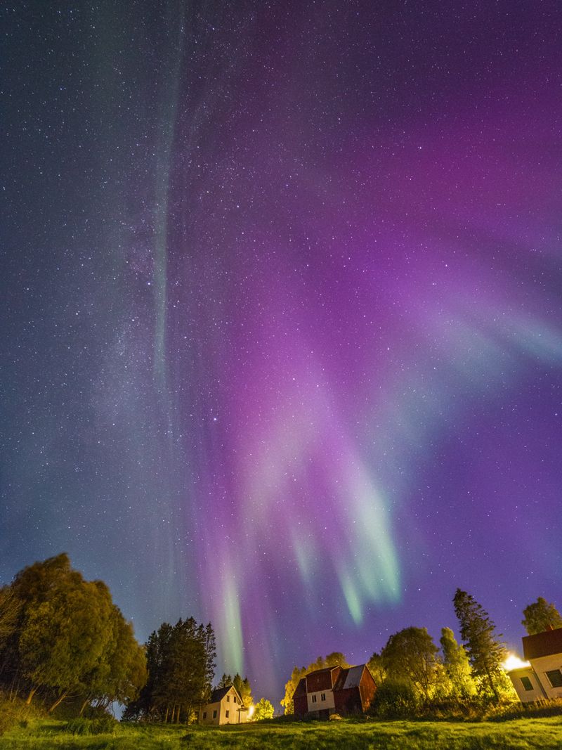 Community photo entitled A great red aurora by Paolo Bardelli on 09/02/2024 at Liland (Evenes, Norway)