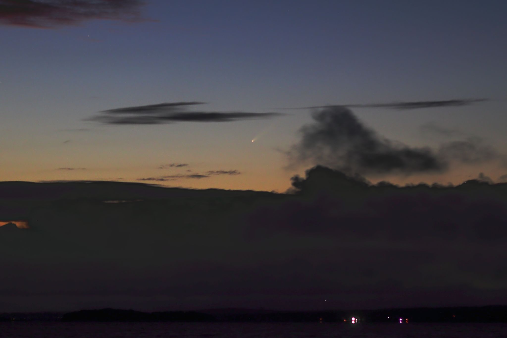 Community photo entitled Comet C/2023 A3 Tsuchinshan-ATLAS, in the twilight, between the clouds by Steven Bellavia on 09/30/2024 at Cutchogue, NY