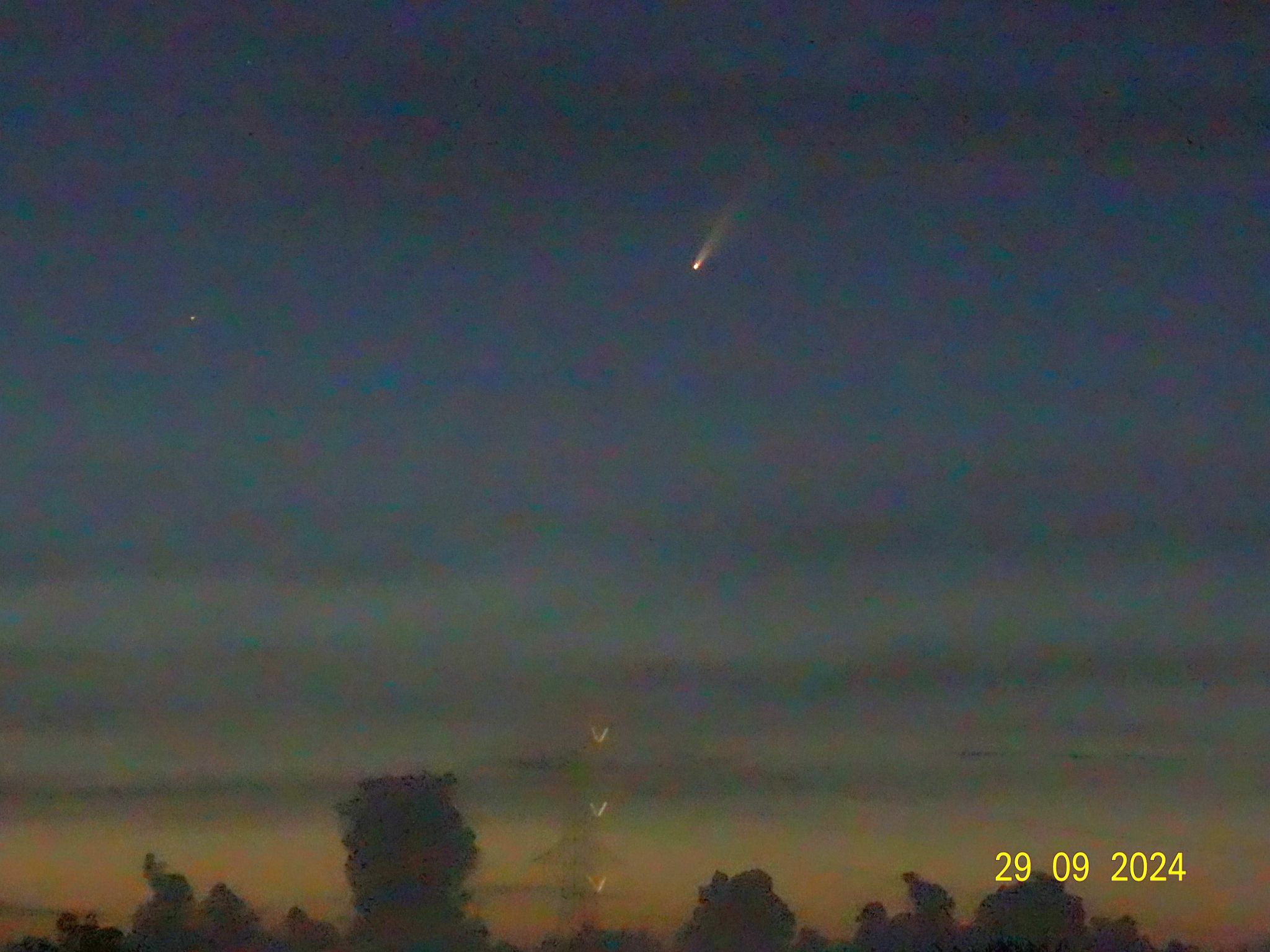 Community photo entitled The comet at 0.06 visual magnitude by ROBERTO BURKLE on 09/29/2024 at Playa del Carmen, Quintana Roo, México.