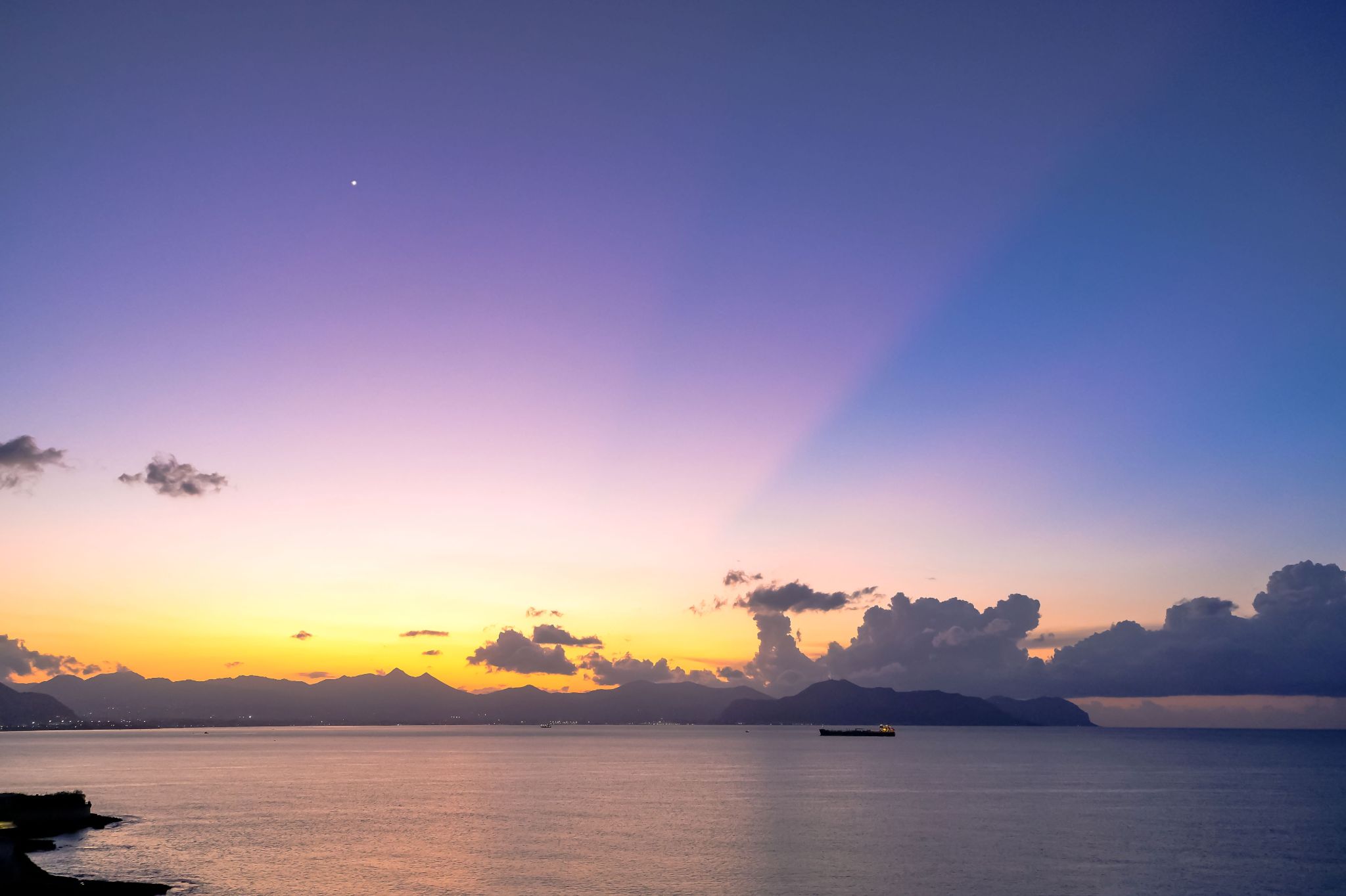 Community photo entitled Venus among the crepuscular rays by Teresa Molinaro on 09/17/2024 at Aspra, Palermo, Italy