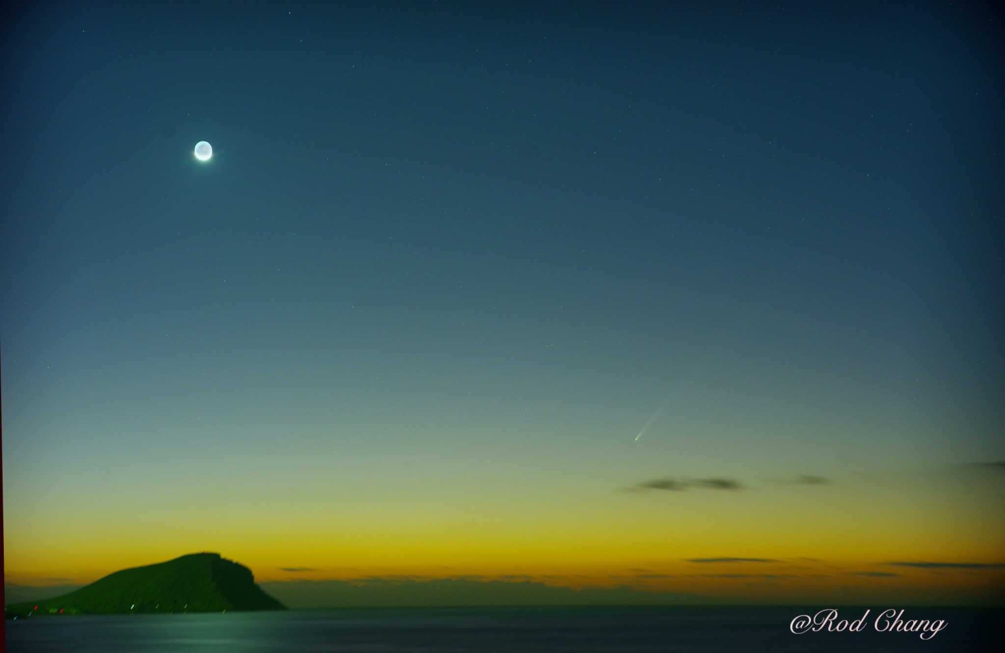 Community photo entitled Comet C/2023 A3 (Tsuchinshan–ATLAS) and Waning Crescent Moon by Rod Chang on 09/30/2024 at Arona, Tenerife, Spain