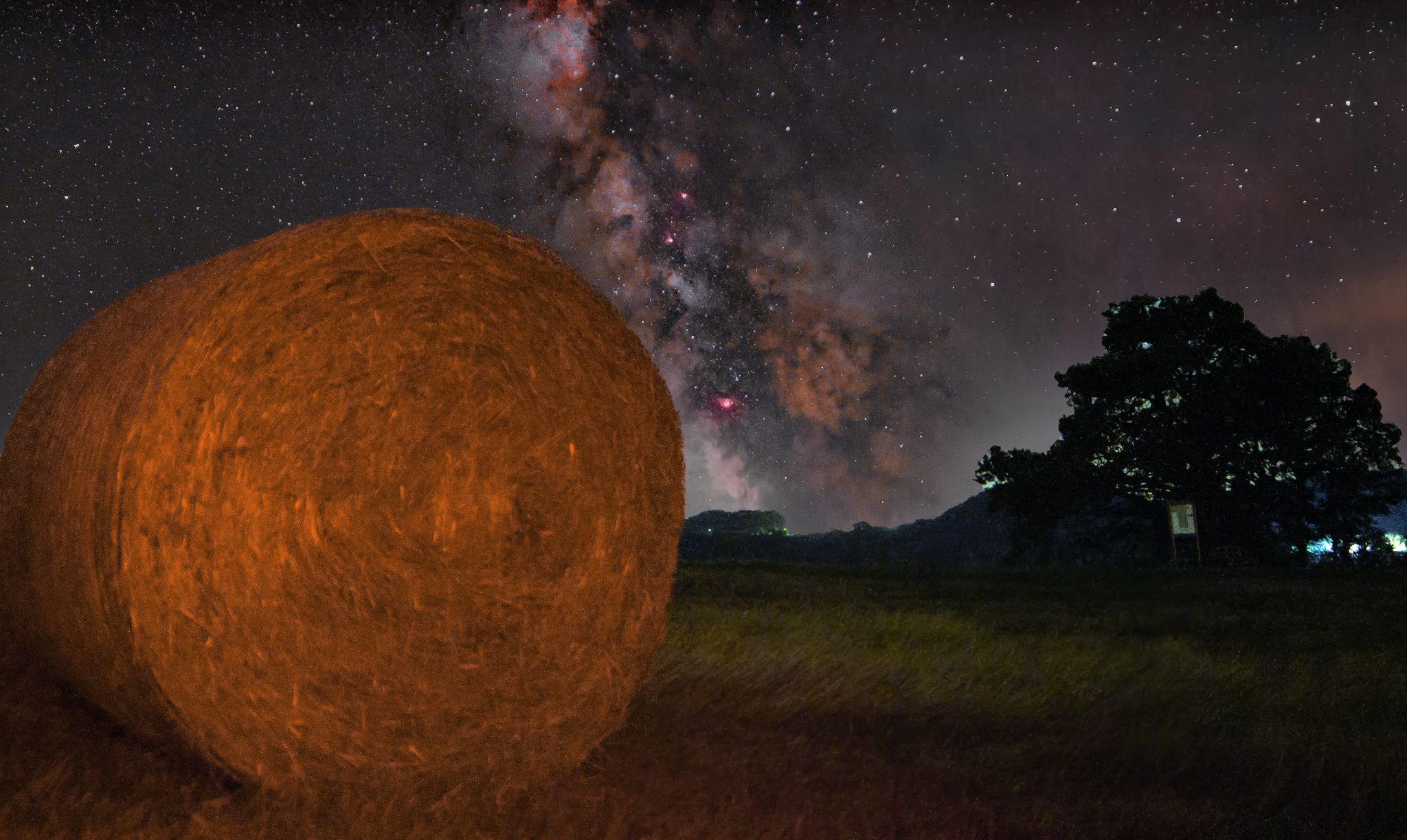 Community photo entitled The Milky Way behind the straw bale by EGIDIO VERGANI on 08/25/2024 at Beleo (Reggio Emilia-Italy)