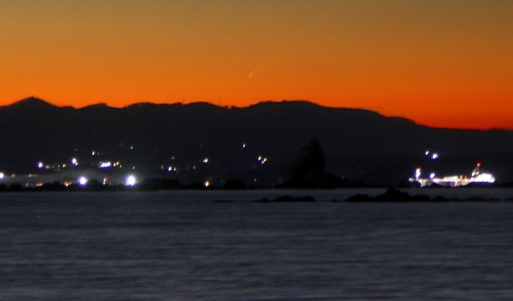 Community photo entitled Comet C/2023 A3 (Tsuchinshan–ATLAS) above the Sea of Japan by Filipp Romanov on 10/03/2024 at Yuzhno-Morskoy, Nakhodka, Russia