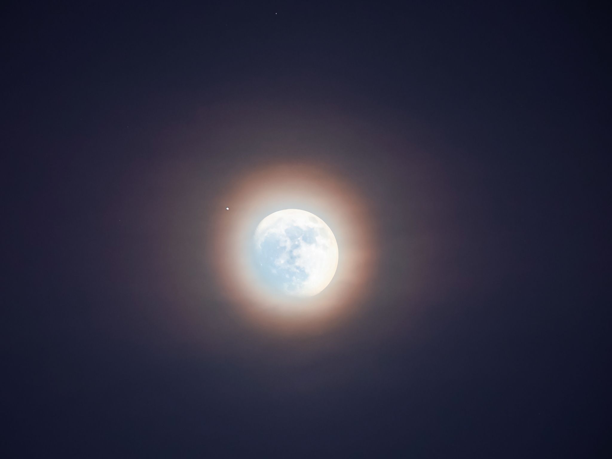 Community photo entitled A crown for the Moon and Saturn by Teresa Molinaro on 10/14/2024 at Sicily, Italy