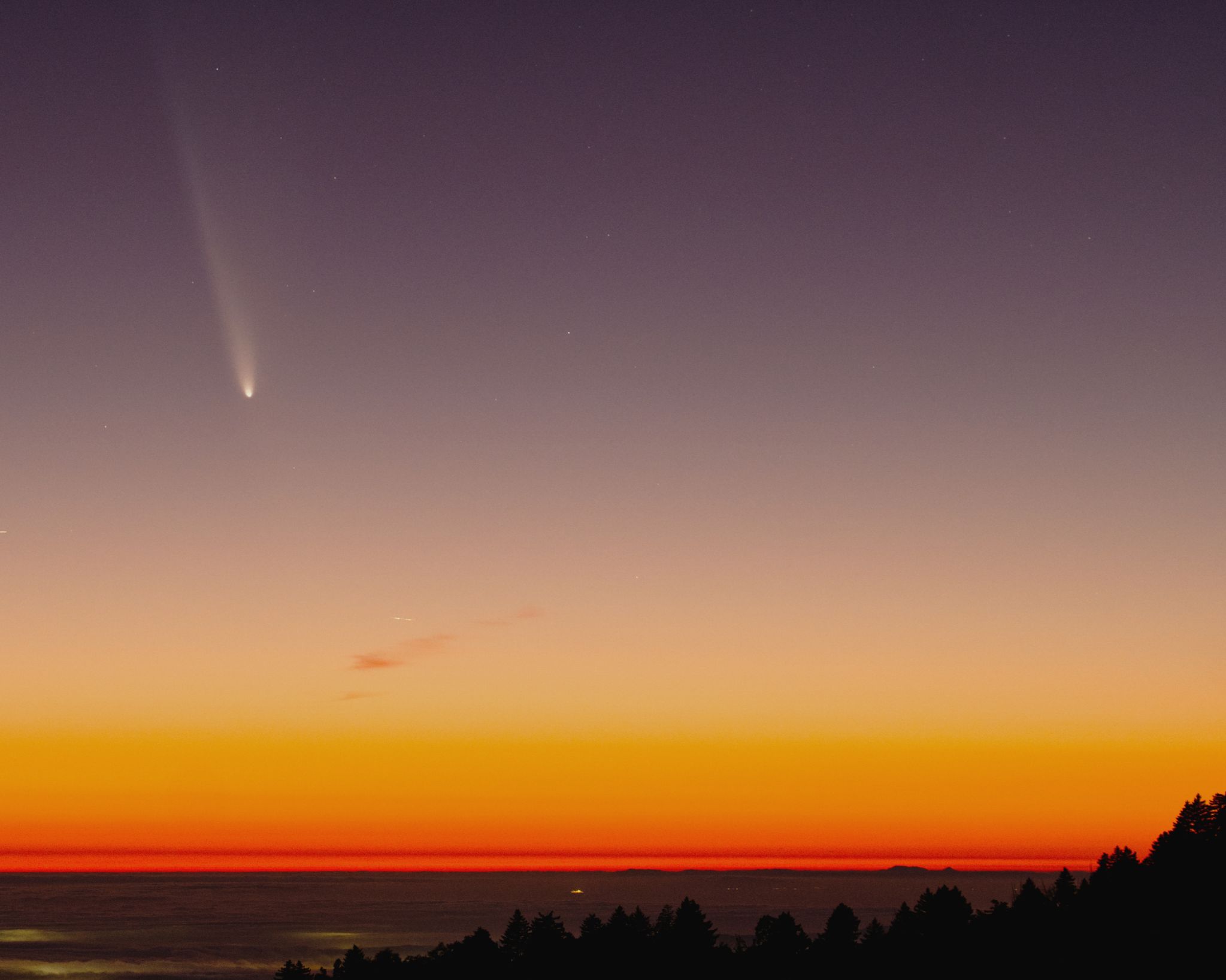 Community photo entitled Comet Tsuchinshan-ATLAS (C/2023 A3) and Catalina Island from Palomar Mountain by John Melson on 10/12/2024 at Palomar Mountain (San Diego, California)