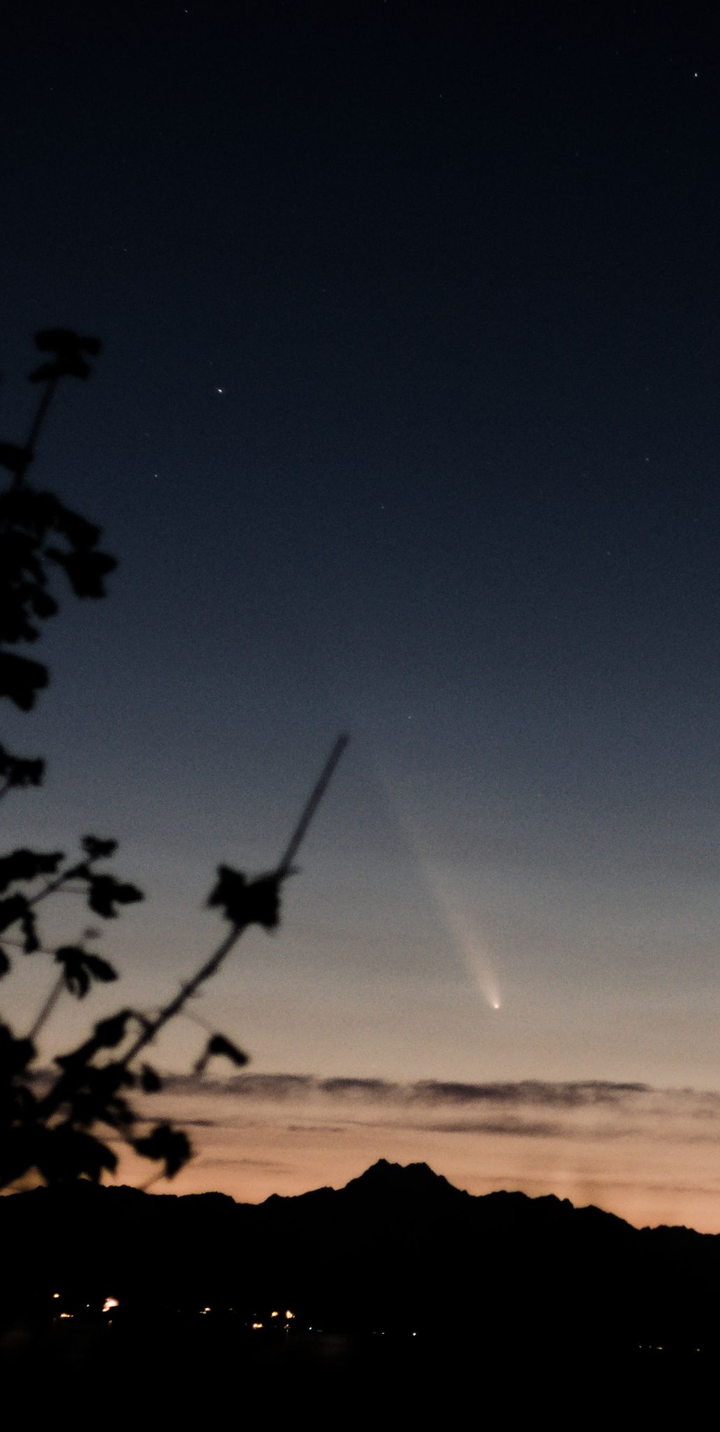 Community photo entitled C/2023 A3 (Tsuchinshan-ATLAS) at sunset by Sam Lee on 10/12/2024 at Seattle, WA, USA