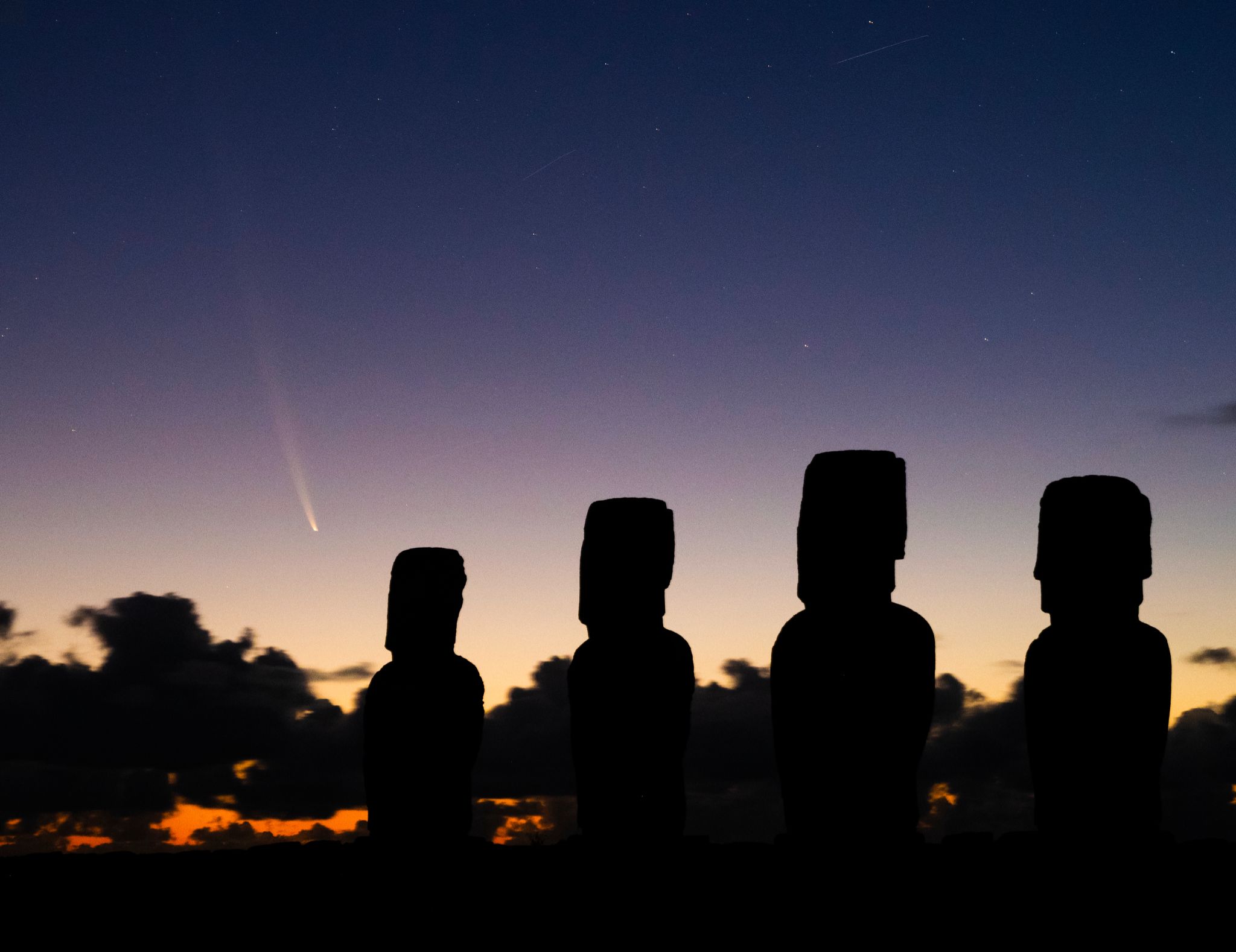 Community photo entitled Comet 2023 A3 with Moai at Easter Island by Eliot Herman on 10/02/2024 at Easter Island