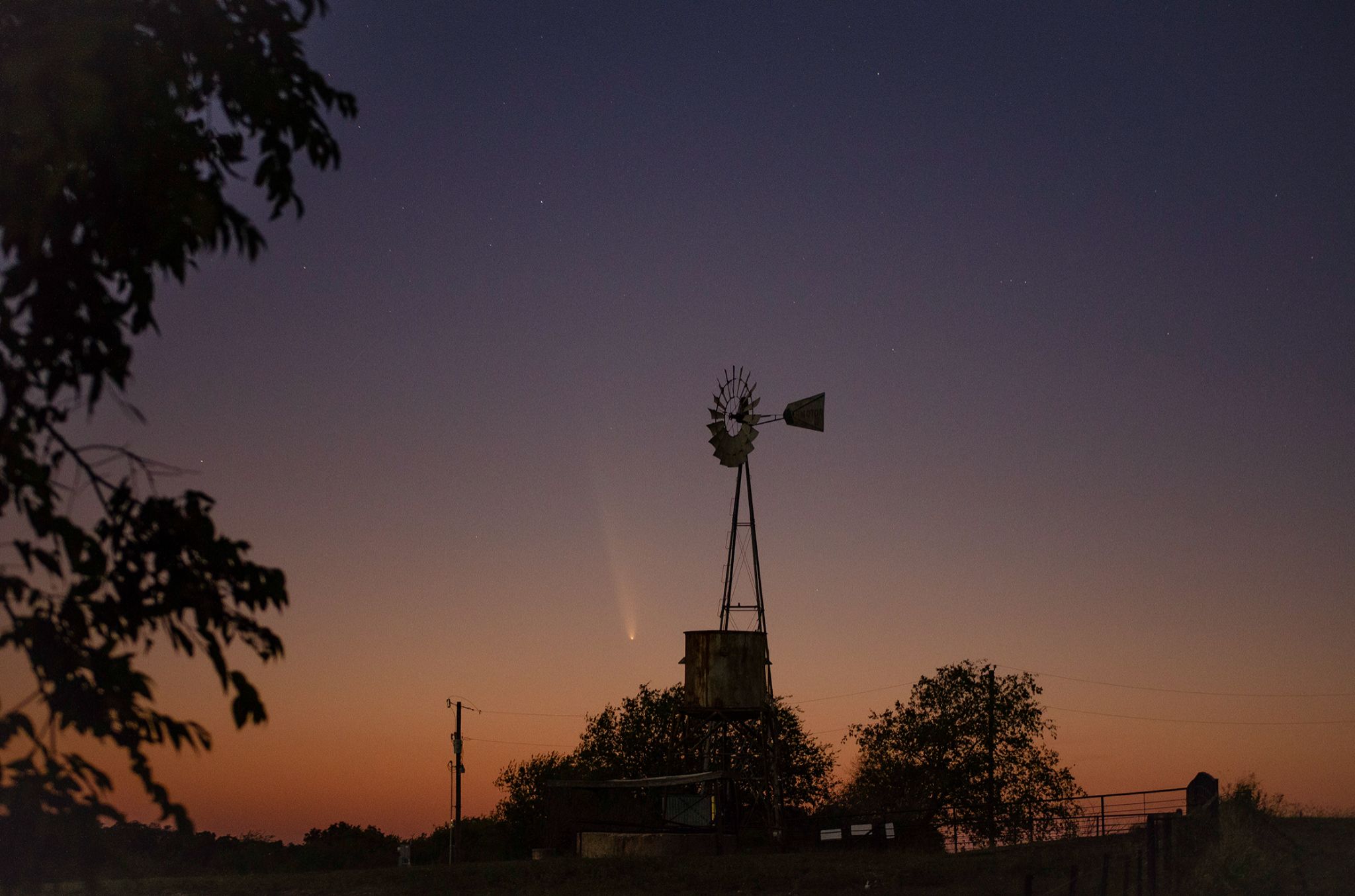 Community photo entitled Comet C/2023 A3 (Tsuchinshan-ATLAS) and Windmill by Scott McDonald on 10/12/2024 at Fort Worth, TX, USA