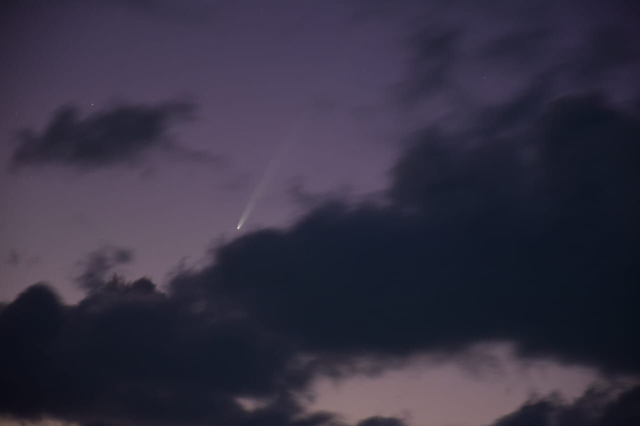 Community photo entitled A lucky break in the dawn clouds - Comet C/2023 A3 (Tsuchinshan–ATLAS) by Darryl Everon on 10/01/2024 at Piedra Plat, Aruba