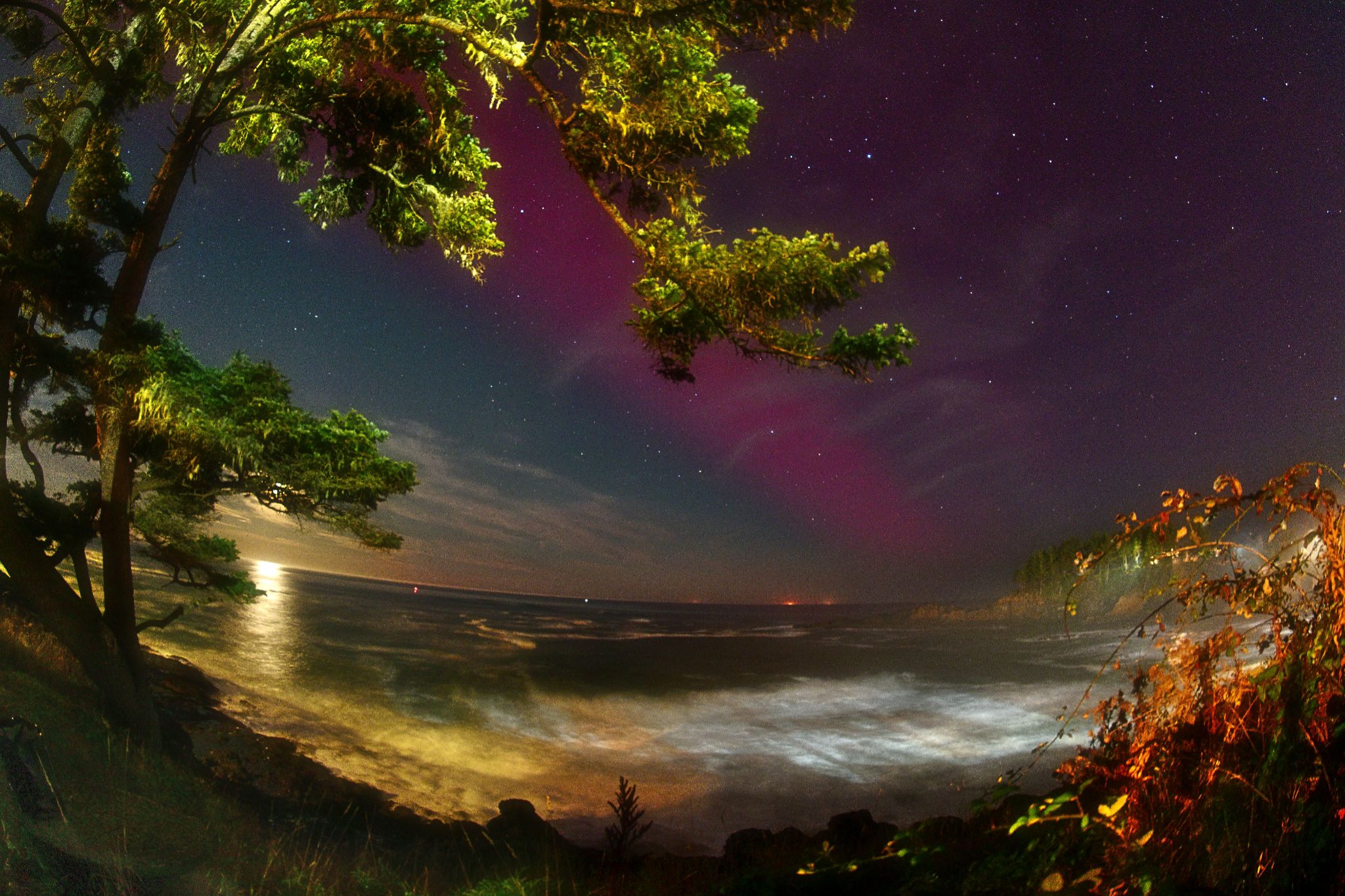 Community photo entitled Aurora and Moonset by Cecille Kennedy on 10/10/2024 at Depoe Bay, Oregon