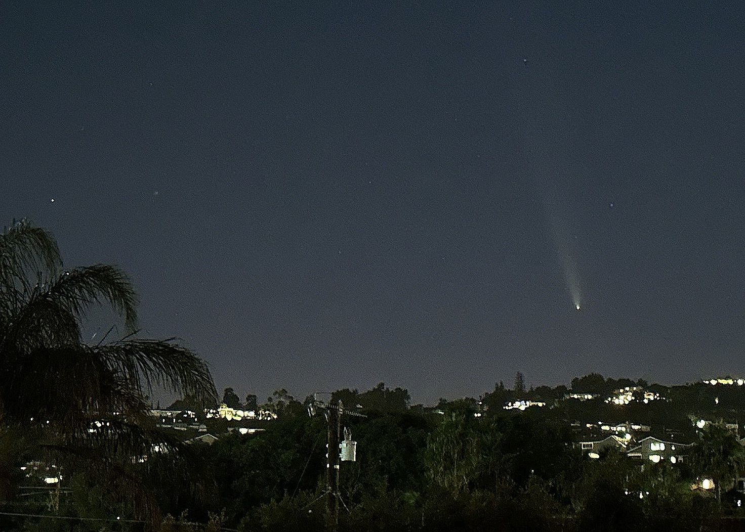 Community photo entitled Comet Tsuchinshan-ATLAS over Palos Verdes, CA by Martin Hagenbuechle on 10/01/2024 at San Pedro, CA, USA