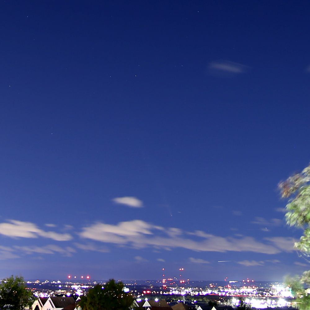 Community photo entitled Comet C/2023 A3 (Tsuchinshan–ATLAS) above New Jersey Meadowlands by Alexander Krivenyshev on 10/14/2024 at North Bergen, NJ