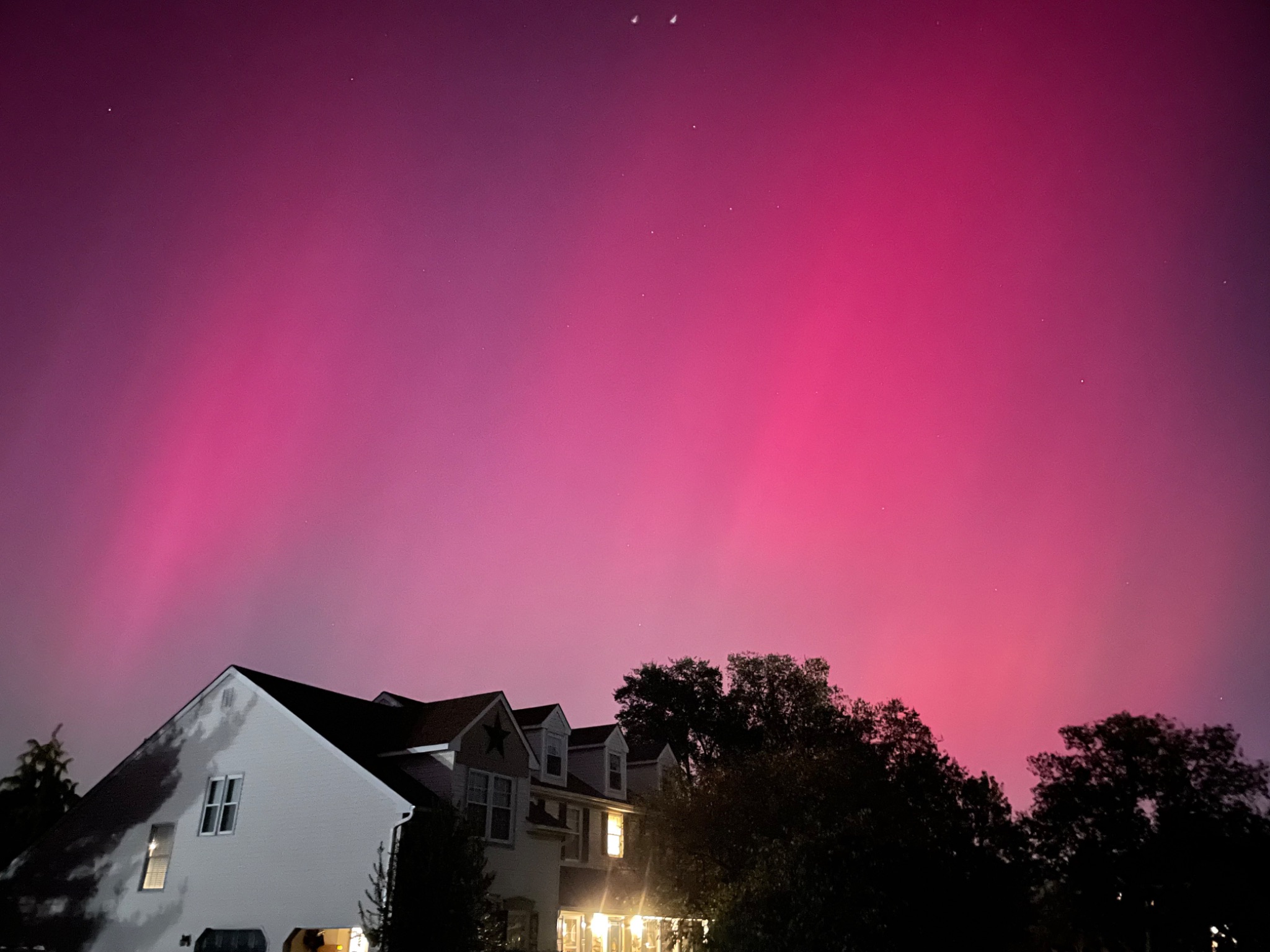 Community photo entitled Mid-latitude aurora by Sam Davis on 10/10/2024 at Lansdale, PA, USA