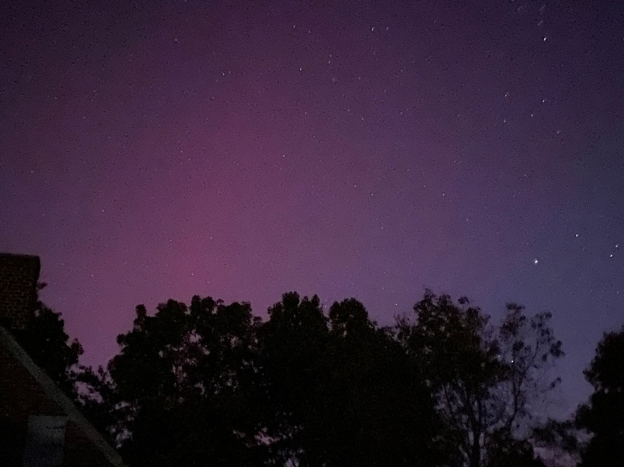 Community photo entitled Reddish auroral glow over Williamsburg, Virginia by Joel Levine on 10/10/2024 at Williamsburg, Virginia, USA