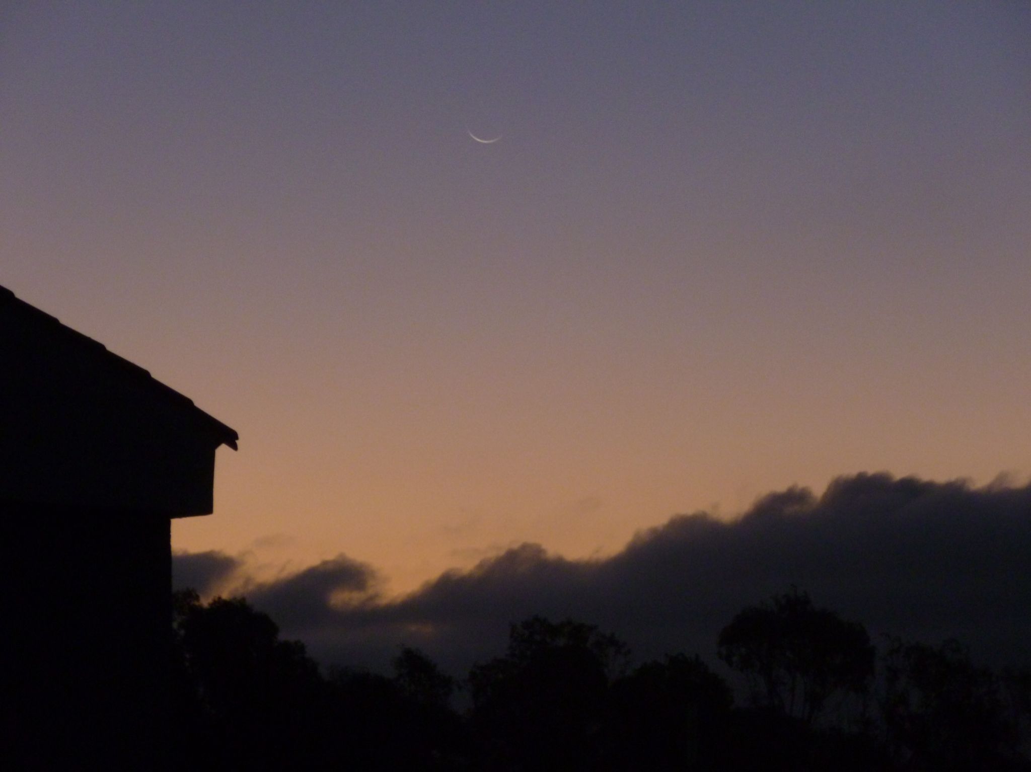 Community photo entitled The waning crescent moon a day before New Moon by Claire Spencer on 10/01/2024 at La Línea de la Concepción España