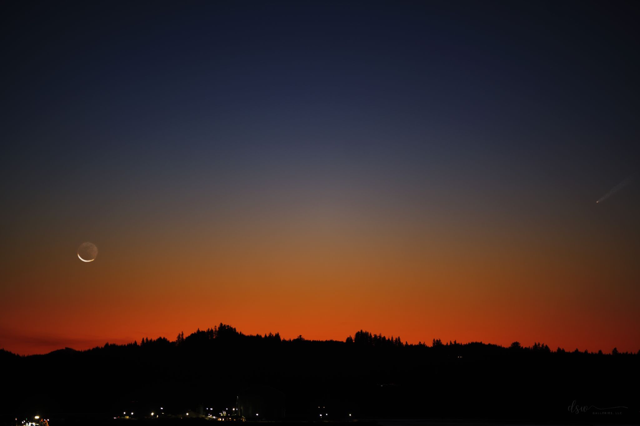 Community photo entitled Meet Cute: Luna and the Comet by Jeremy Likness on 10/01/2024 at Newport, Oregon, USA