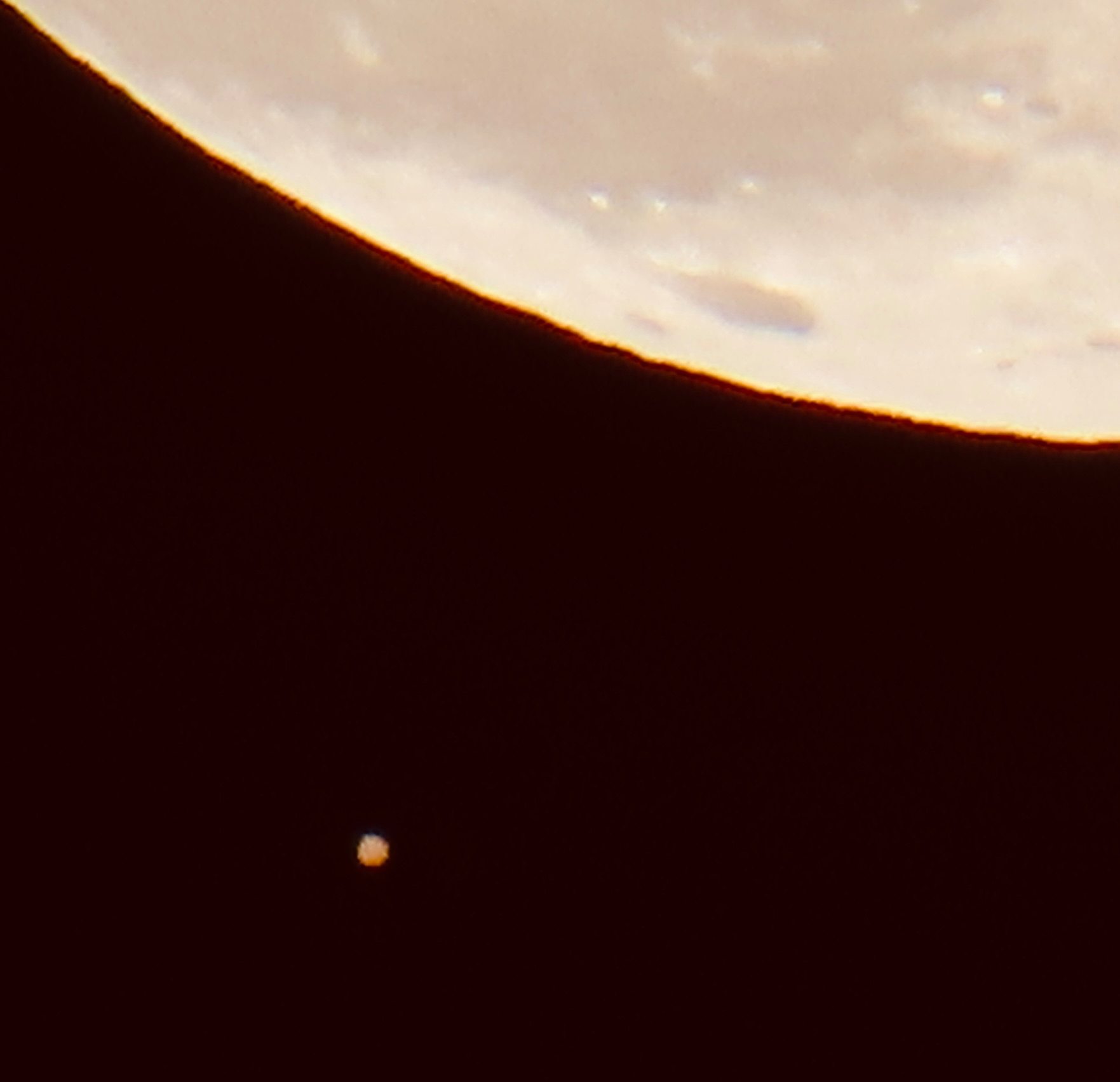 Community photo entitled Full moon and mars by Martha Sellenriek on 01/13/2025 at Manchester, MO