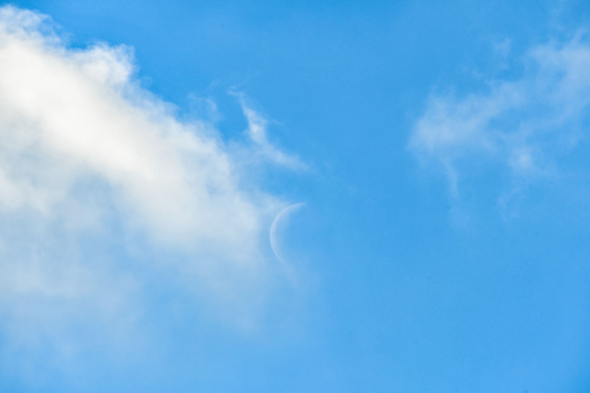 Community photo entitled Thin waning Moon in the morning by Teresa Molinaro on 02/23/2025 at Bagheria, Sicily, South Italy