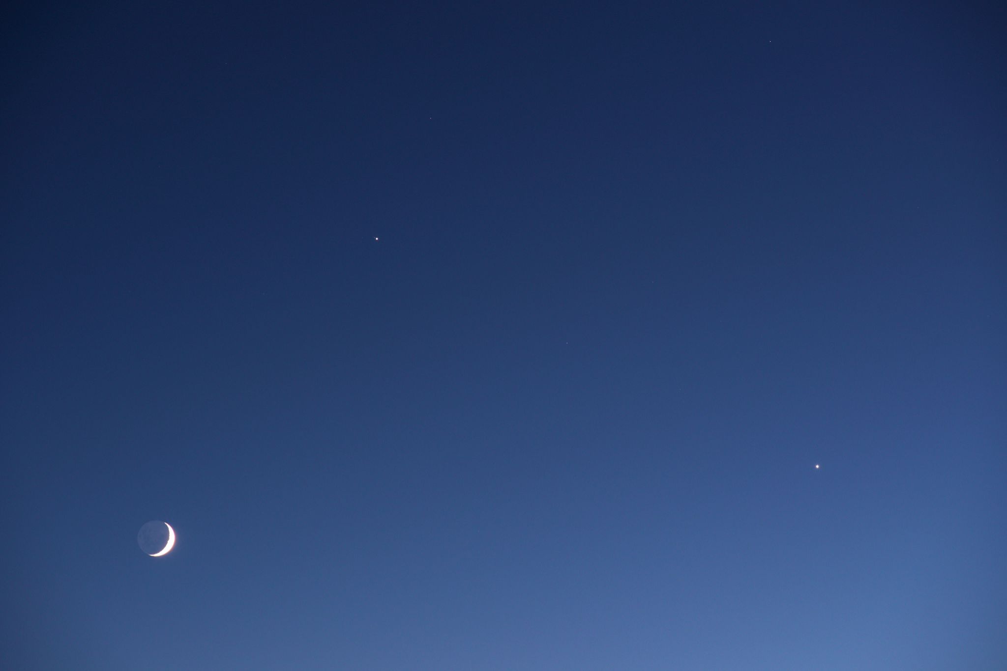 Community photo entitled Golden Triangle: Crescent moon, Venus and Jupiter by Tom Tan on 08/20/2025 at Melbourne, Australia